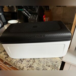 NWOT Tupperware BreadSmart Junior